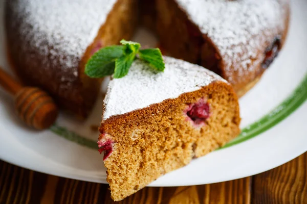 Sweet honey cake with cherries — Stock Photo, Image