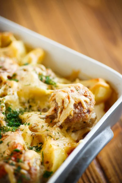 Vegetable casserole with potatoes and meatballs — Stock Photo, Image