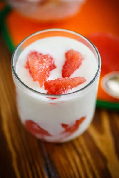 Greek yogurt with red grapefruit — Stock Photo, Image