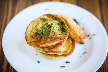 Lahana ve dereotu ile sebze börek