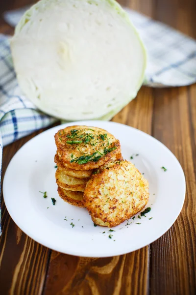 Növényi fritters, káposztával és kaporral — Stock Fotó