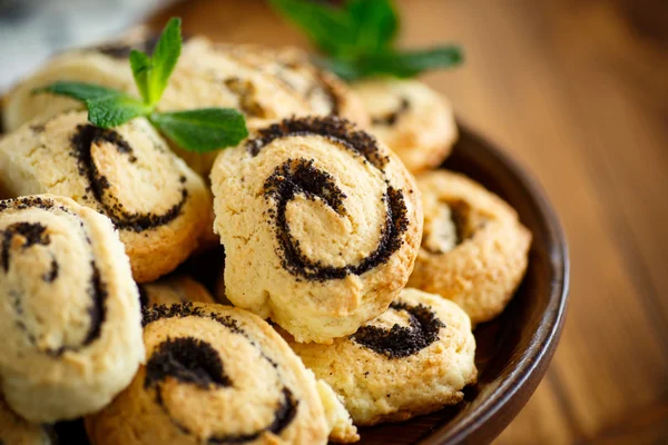 Deliziosi biscotti friabili con semi di papavero — Foto Stock