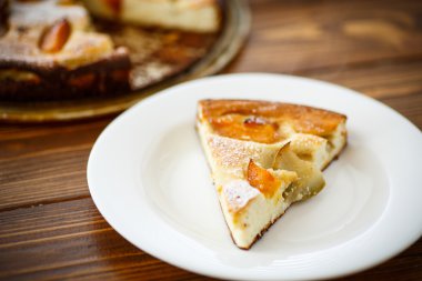 Kayısı ile süzme peynir güveç