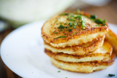 Lahana ve dereotu ile sebze börek