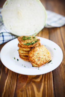 Lahana ve dereotu ile sebze börek