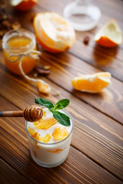 Greek yogurt with honey and oranges — Stock Photo, Image