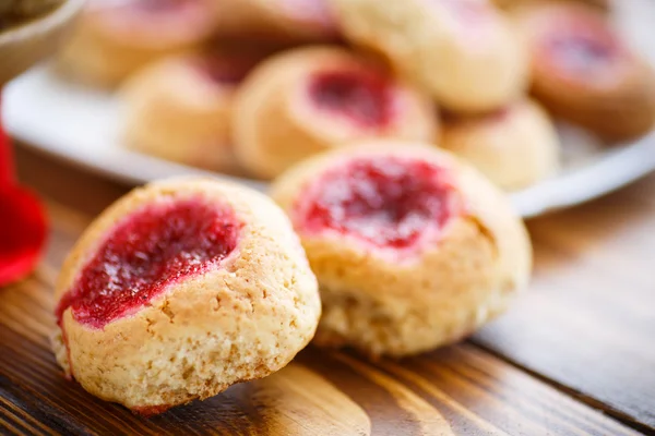 Galletas dulces con mermelada — Foto de Stock