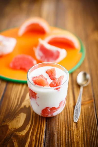 Greek yogurt with red grapefruit — Stock Photo, Image