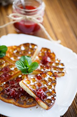 Peynirli gözleme pudra şekeri ile pişmiş