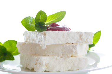 taze süt peynir reçel ile