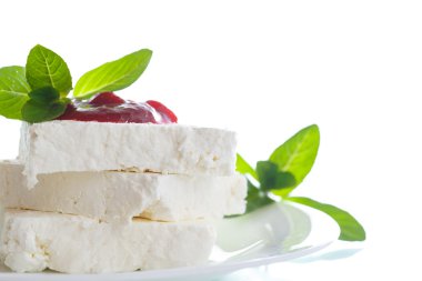 taze süt peynir reçel ile