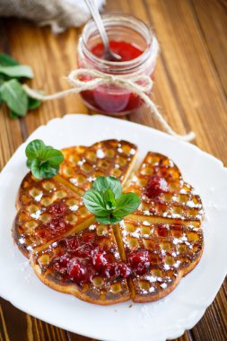 Peynirli gözleme pudra şekeri ile pişmiş