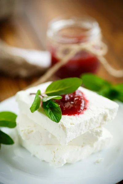 Fresh milk cheese with jam — Stock Photo, Image