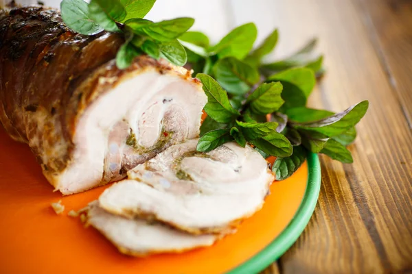 Carne de porco assada com especiarias e hortelã — Fotografia de Stock