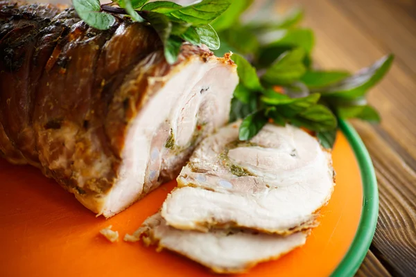 Carne de porco assada com especiarias e hortelã — Fotografia de Stock