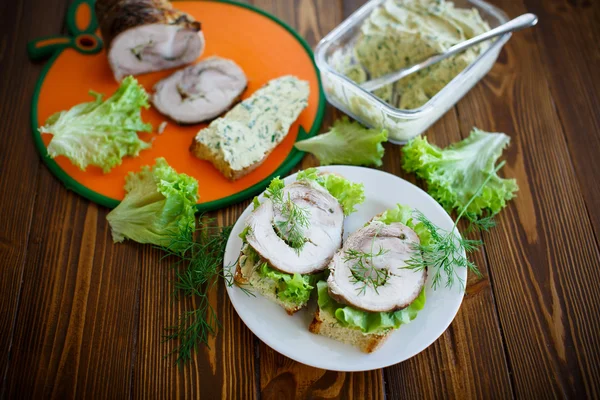 Sandwich mit Salat und Speck — Stockfoto