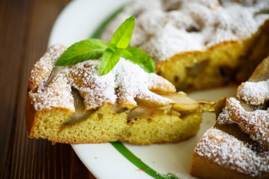 Kek ile armut toz şeker