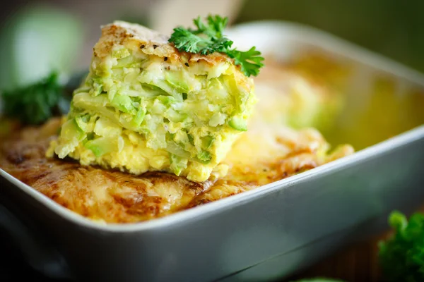 Caçarola com queijo e abobrinha — Fotografia de Stock