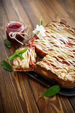 ev tatlı kek meyve reçeli ile