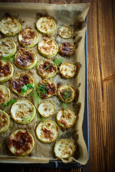 Zucchini i ugn med sås — Stockfoto