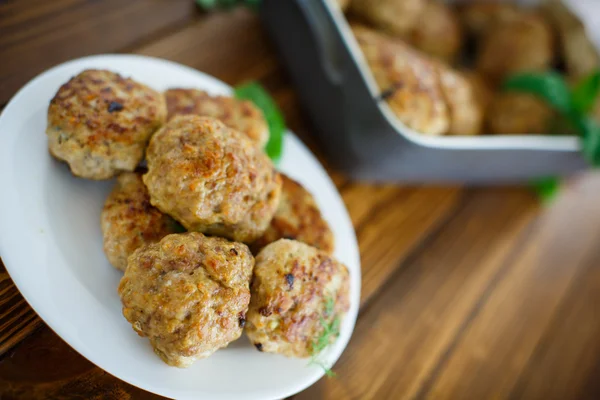 Fried cutlet in ceramic form — Stock Photo, Image