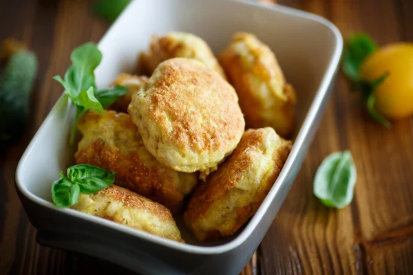 Fried cutlet in ceramic form — Stock Photo, Image