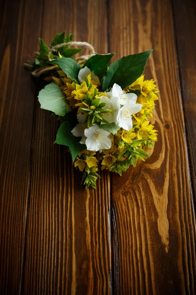 Beautiful yellow summer flowers — Stock Photo, Image