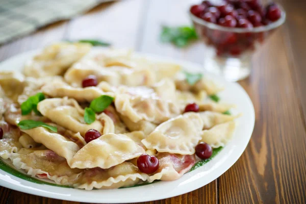 Cherry dumplings met munt — Stockfoto