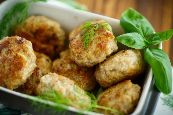 Fried cutlet in ceramic form — Stock Photo, Image