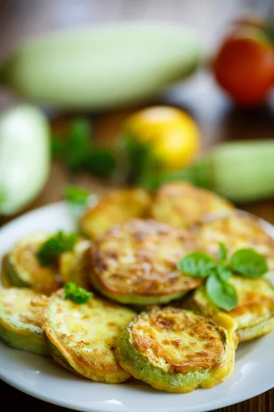 Zucchini in Teig gebraten — Stockfoto