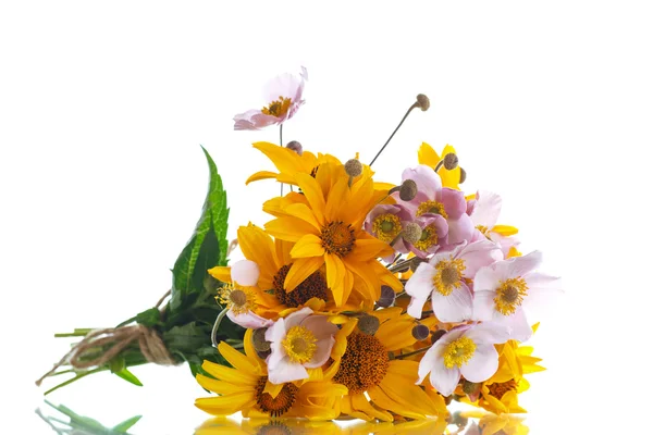 Bouquet d'été de marguerites jaunes — Photo