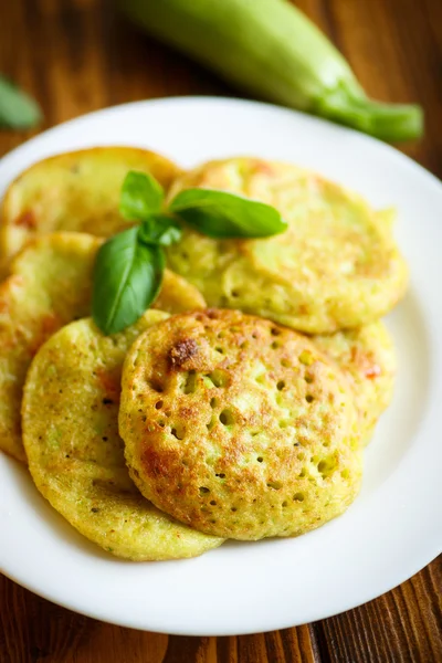 Fried zucchini fritters — Stock Photo, Image