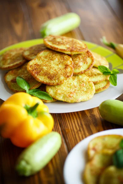 Sült cukkini fritterek — Stock Fotó