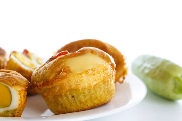 Muffins de abobrinha assados com ovo no interior — Fotografia de Stock