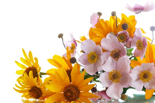 Summer bouquet of yellow daisies — Stock Photo, Image