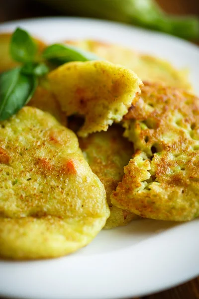 Fried zucchini fritters — Stock Photo, Image