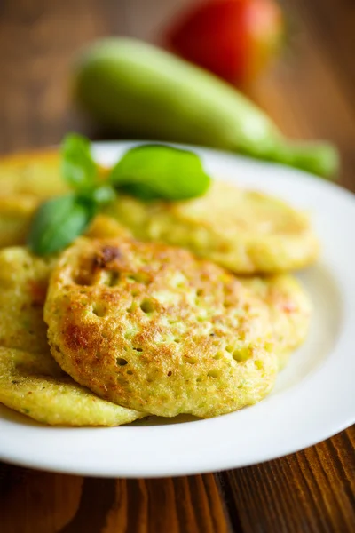 Sült cukkini fritterek — Stock Fotó