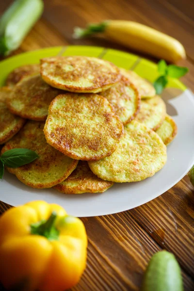 Frittelle di zucchine fritte — Foto Stock