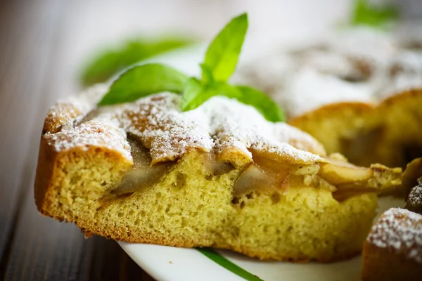 Cake with pears in powdered sugar — Stock Photo, Image