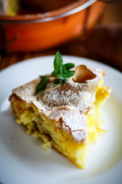 Süße Torte mit Birnen — Stockfoto