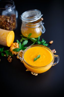 kabak çorbası kasede