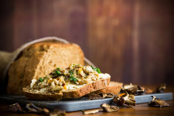 Home cooked natural mushroom caviar from forest dried mushrooms on a wooden table — Stock Image Home Cooked Natural Mushroom Caviar Forest Dried Mushrooms Wooden Table Stock Image