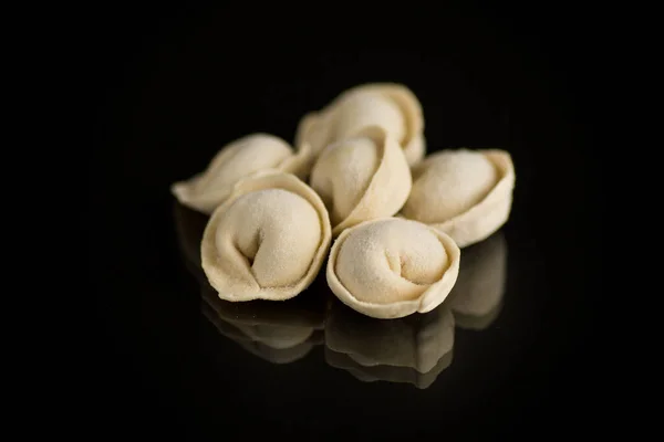 Bolinhos Caseiros Crus Com Carne Isolada Fundo Preto — Fotografia de Stock