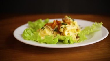 Masada mantarlı omlet, mantarlı.