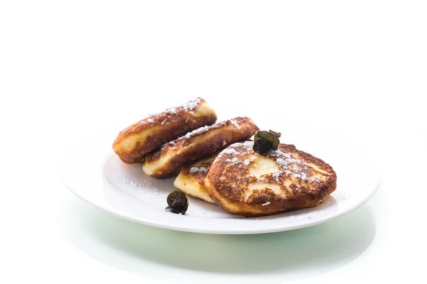 Pancakes au fromage cottage frit sucré dans une assiette — Photo