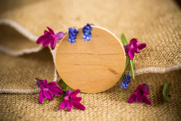 Beautiful Bouquet Spring Flowers Coarse Burlap Rustic Style — Stock Photo, Image