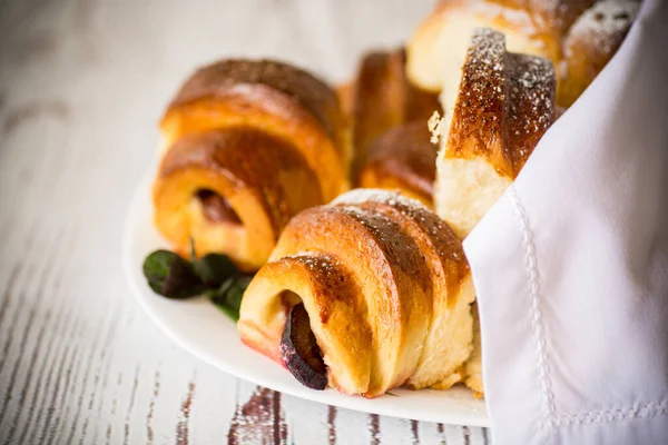 Baked Sweet Homemade Buns Plum Wooden Table — Stock Photo, Image