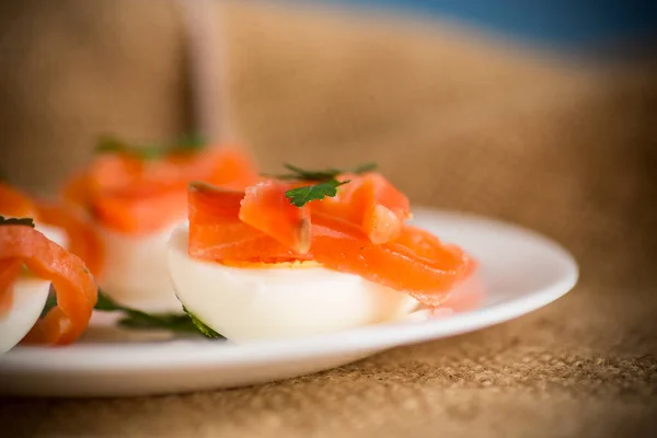 Halves Boiled Eggs Pieces Salted Salmon Wooden Table — Stock Photo, Image