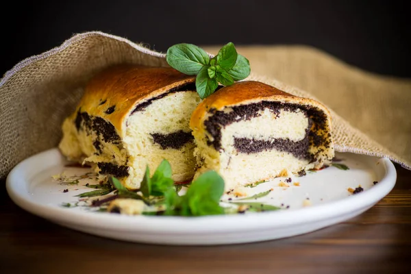 Pasticcini Dolci Rotolo Con Semi Papavero Dentro Tavolo Legno — Foto Stock