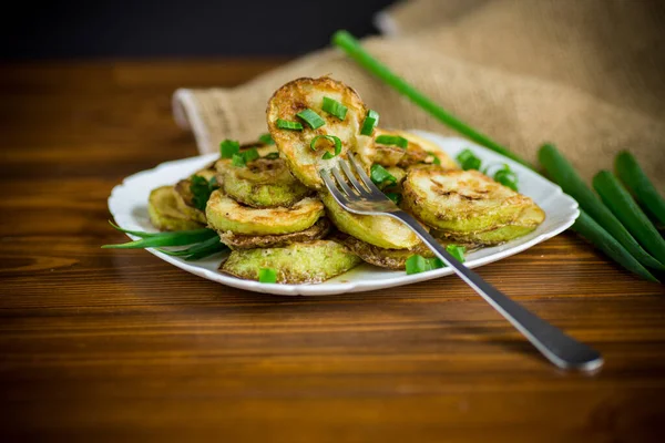 Fried Zucchini Circles Fresh Herbs Plate Wooden Table — Stock Photo, Image